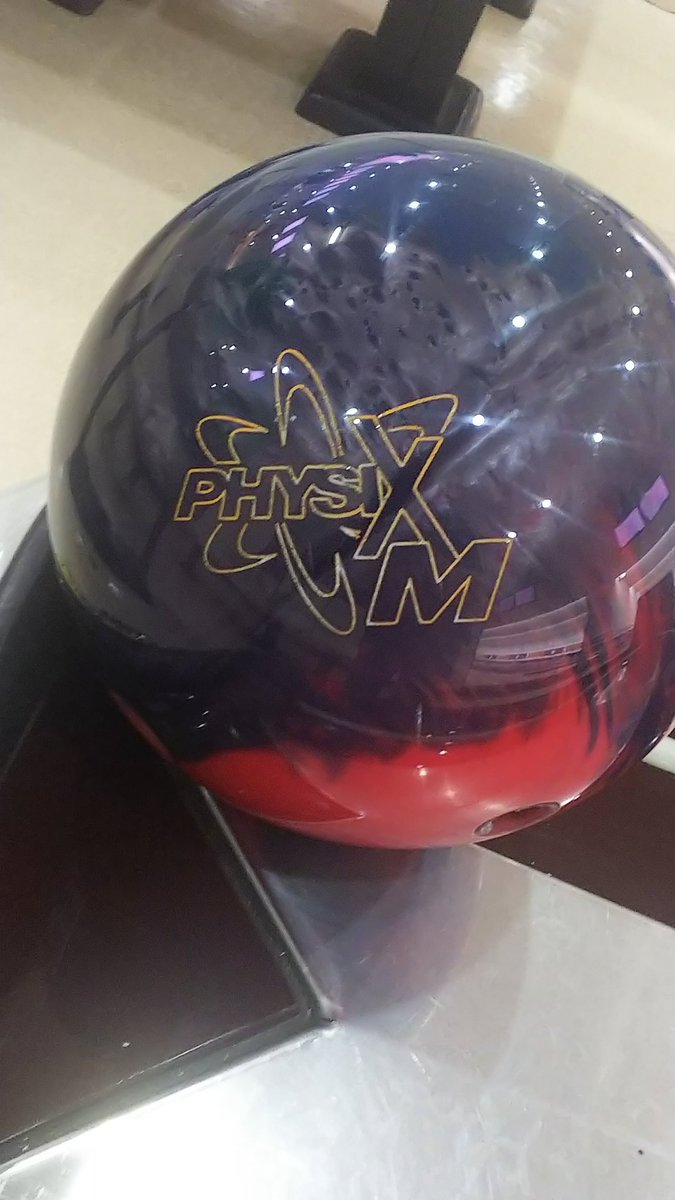 納富陽一 ボウリング好きな人と繋がりたい 磨いた 最近ポリッシュしかしてないような 4000番ポリッシュ 投げる楽しみ ボウリング ボウリングボール フィジックス M ストーム Storm 少しでもいいなと思ったらrtorいいね お願いします