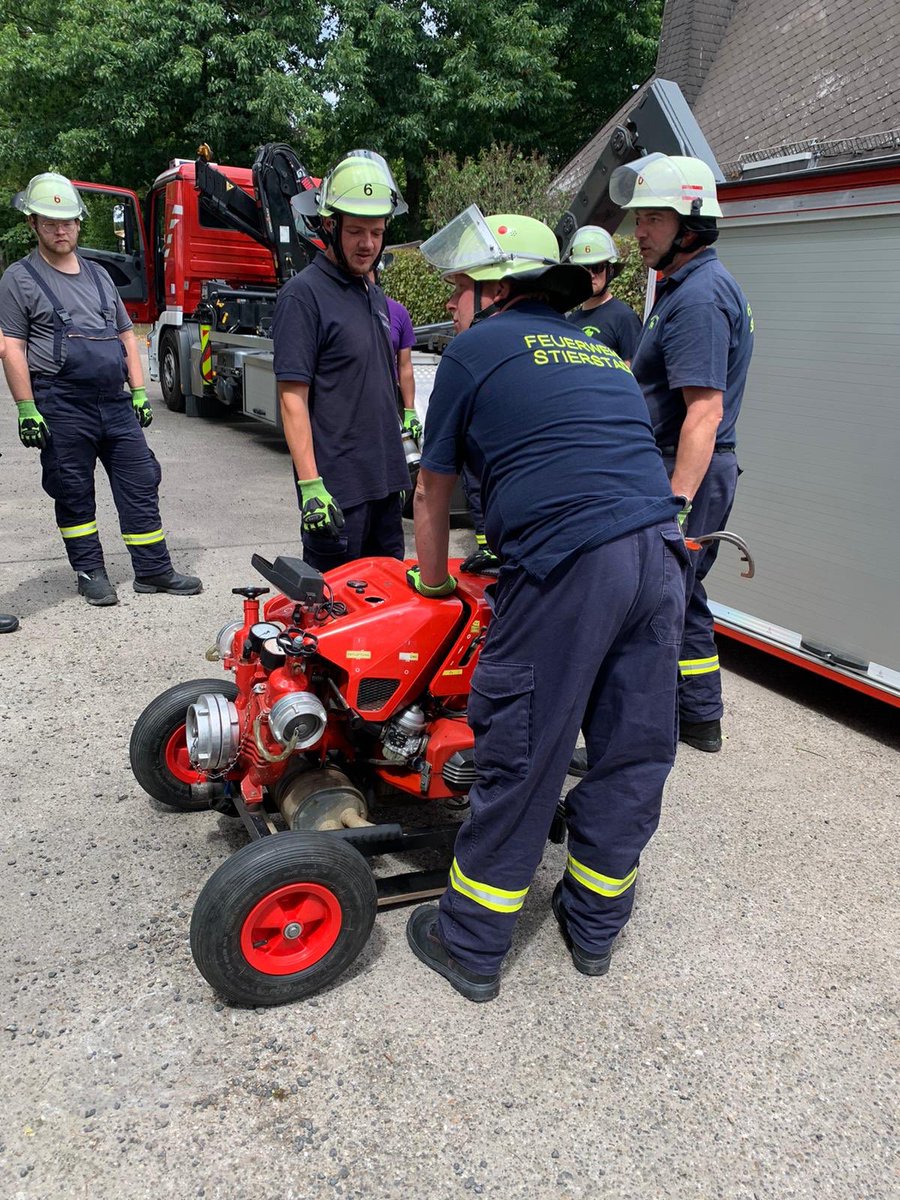FW_Stierstadt's tweet photo. #Einsatzübung
Sa. 25.07.2020
Wasserförderung über lange Wegstrecken.
#StierstädterHeide - #Käsbachtal - #B455
1700m mit #TS und Fahrzeugpumpe überwunden.
#Halbtagesübung
#StarkesTeam
🚒🚒🚒🚒🚒🚒🚒🚒🚒 https://t.co/0juW2bniuT