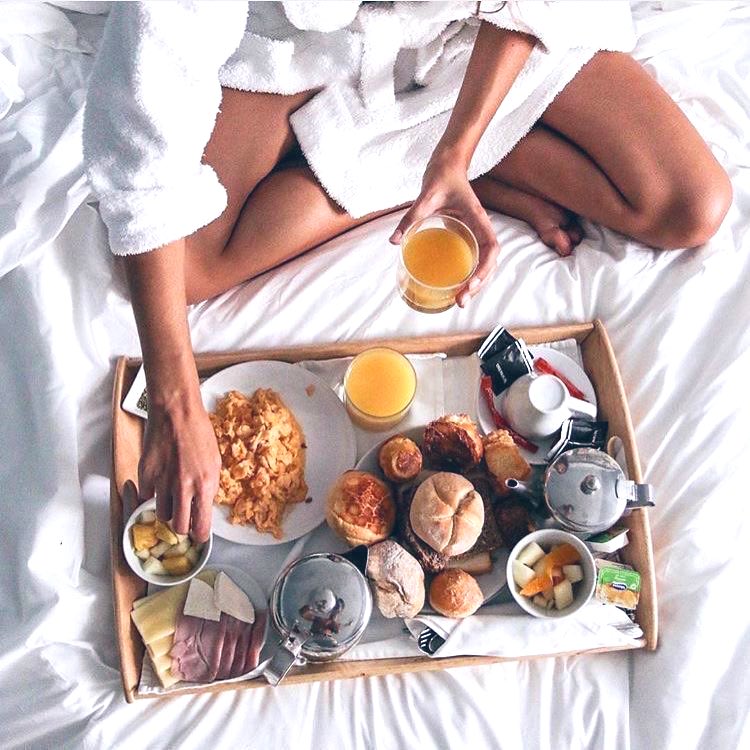 good morning everyone!! I decided to get up bright and early to surprise precious by waking her up with breakfast in bed 💚 my pretty poppy deserves nothing but the best aye 😏