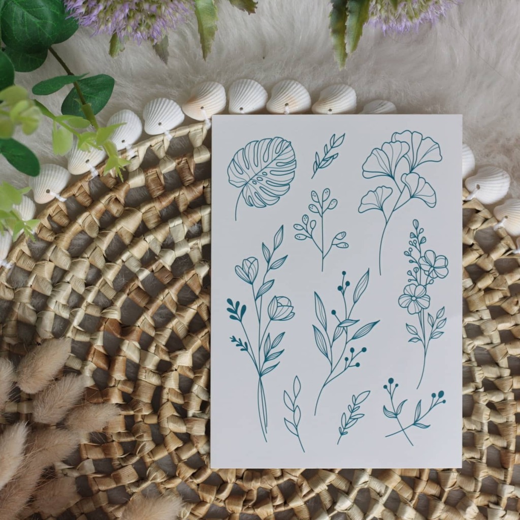 Nous_les_Nanas's tweet photo. Regardez moi cette jolie planche de tatouage @bernardforever que j'ai reçu dans ma NUOO Box de Juillet la Summer 🥰 J'adore ces illustrations végétales et minimalistes 🌿

Hier je me suis donc amusée à me tatouer 😅 Ils font presque l'effet d'un vrai tatouage mais on voit quand… https://t.co/NAjhlAjofa