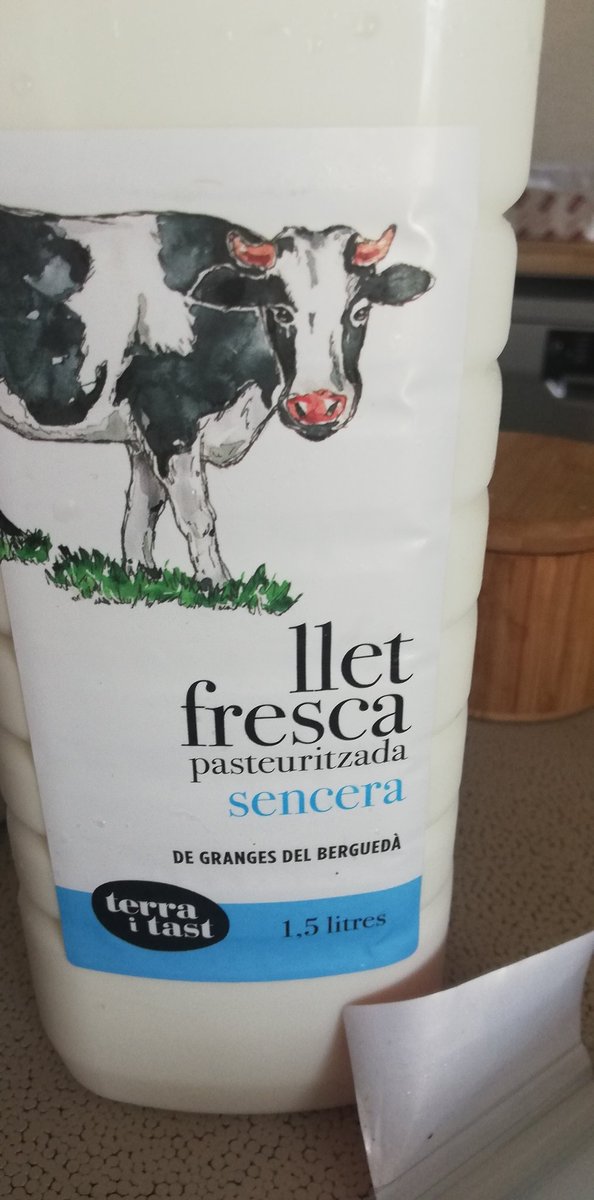 Semosa25's tweet photo. Aquí som CatGas i CatEnergia, i ara ja fa temps que comprem productes catalans perquè són els nostres. Racistes?? NO. Volem ajudar als productors locals.
#producciolocal #Catalunya
#proximitat https://t.co/38euomj0VZ