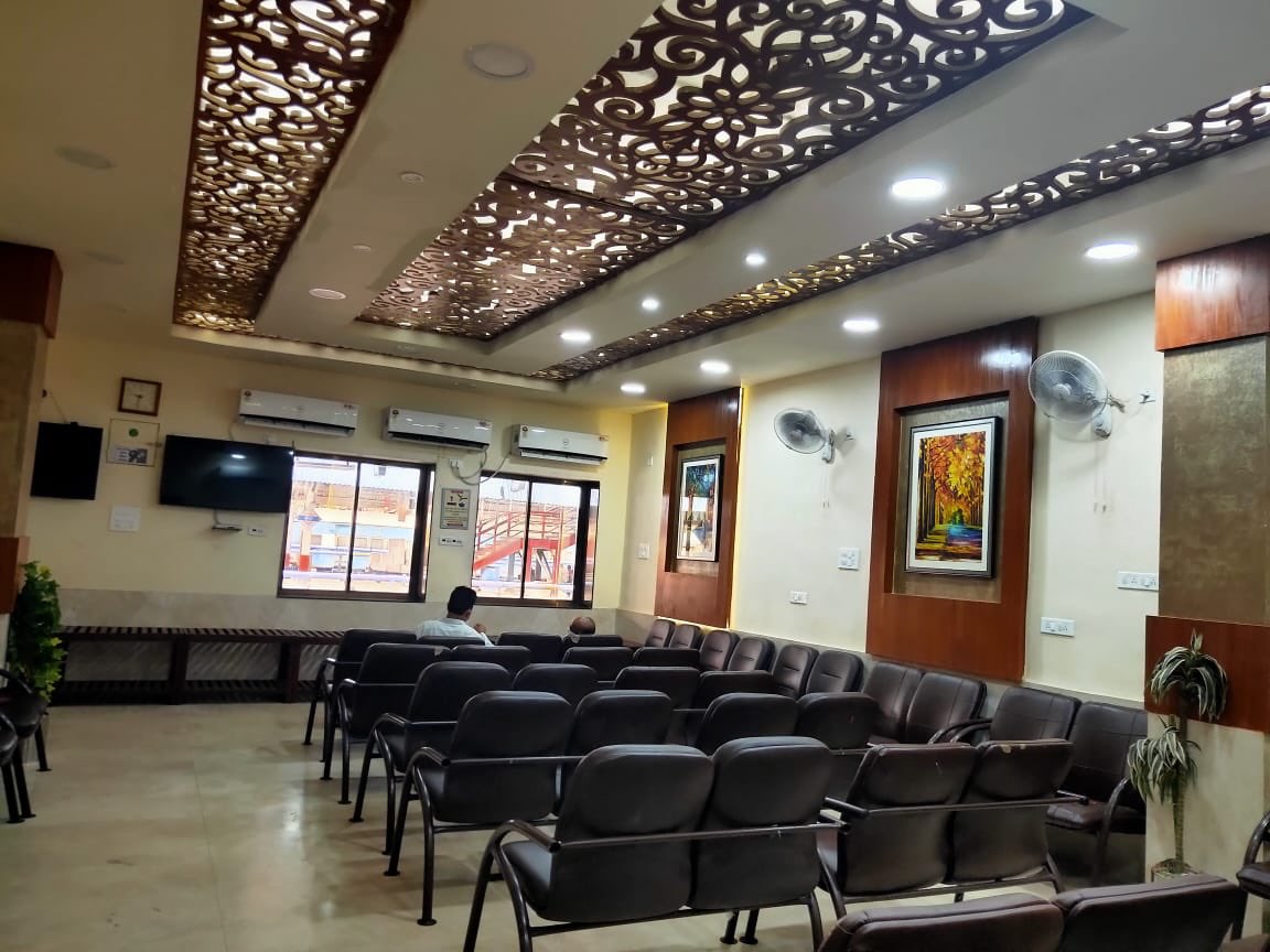 RailMinIndia's tweet photo. New look of Vadodara Railway Station of Western Railway after renovation. https://t.co/t9LRhf1Lj4