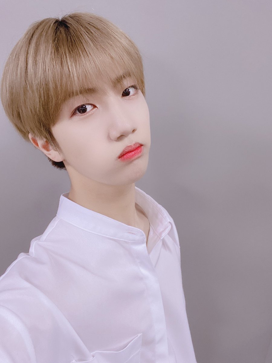 CRAVITY_twt's tweet photo. 몇 번의 꿈을 더 꾸고 러비티에게로,,ㅎ 얼른 이 ��간들이 지나고 보고 싶네여 오늘 스페셜무대도 준비 열심히 했으니까 꼭 본방사수 해주세영 사랑해여❤️❤️ #원진 #드림콘서트 https://t.co/QXErRcfy9m