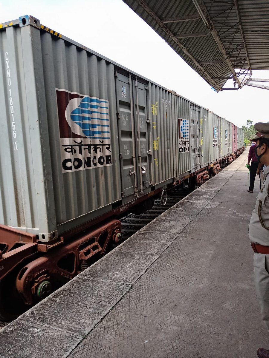 kolkata_customs's tweet photo. #IndianCustomsAtWork.
India Bangladesh container train which was flagged off the day before from CFS CONCOR , Kolkata, was facilitated by Kolkata Customs officers at Petrapole Land Custom Station today, to cross over to Benapole in Bangladesh. https://t.co/Yk9J03G6T0
