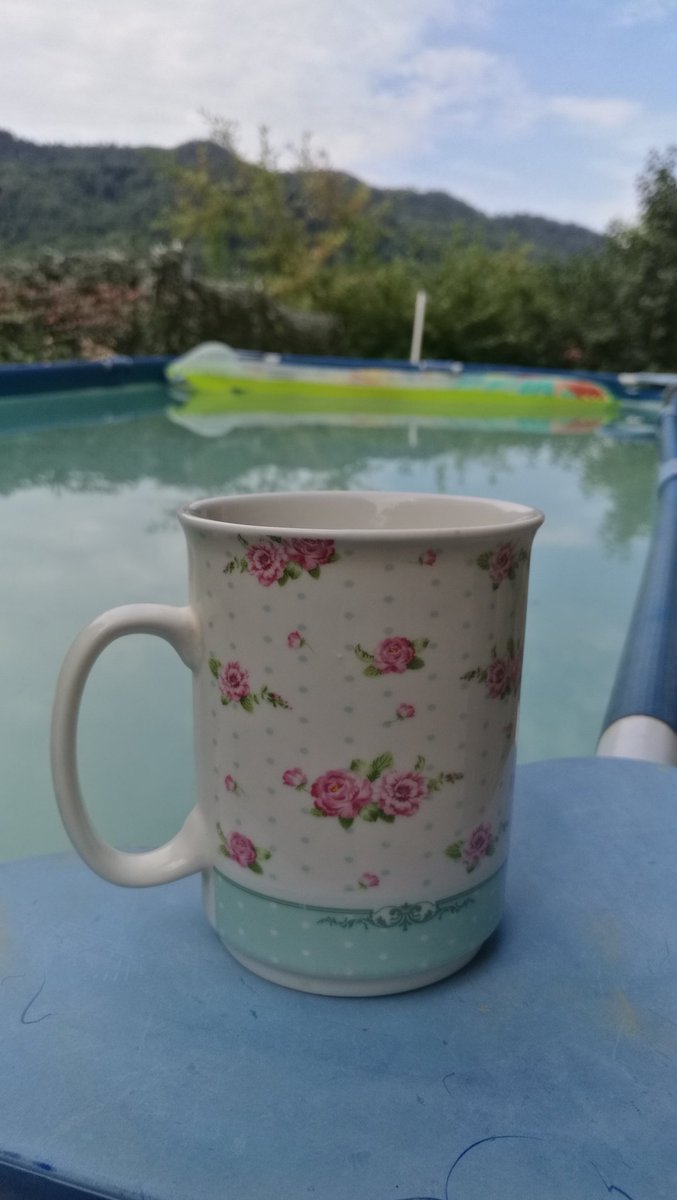 fiftycb's tweet photo. Che dormita🛌... Adesso colazione ☕🥐 e relax! 🌊🏊
#bonnedimanche https://t.co/tXviEWtLGg
