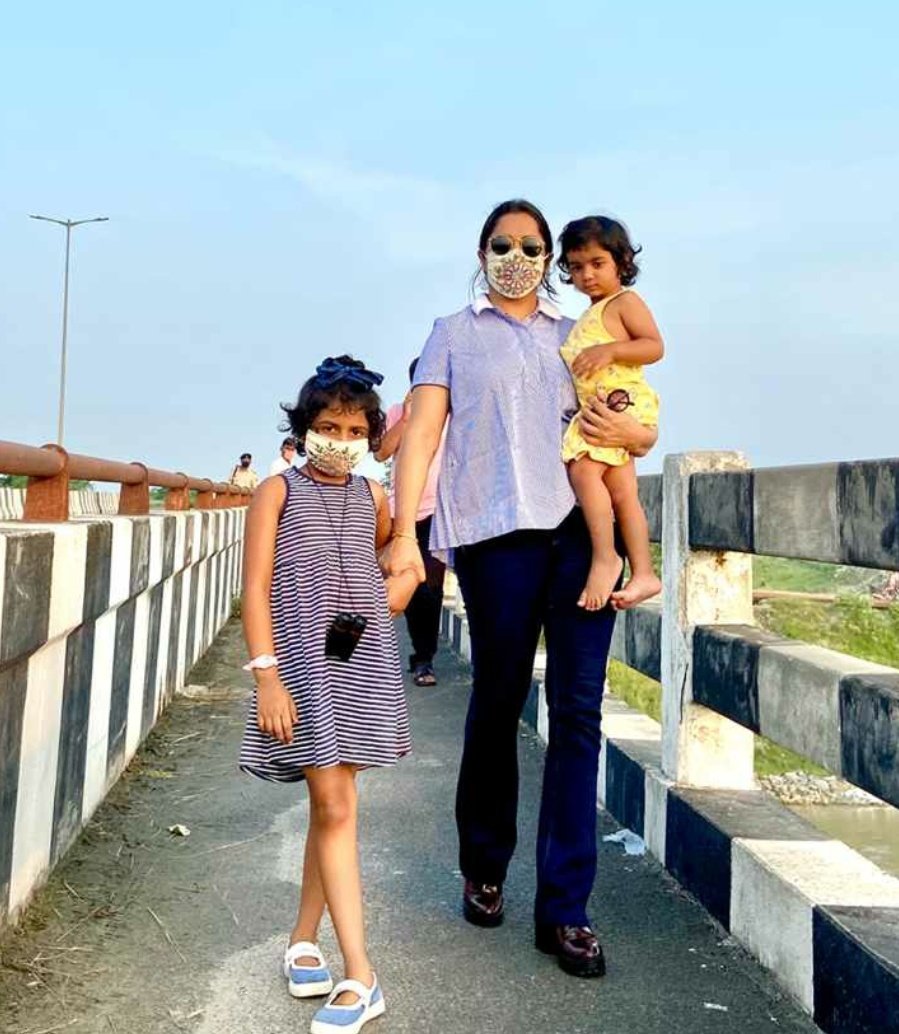 nildeoreIAS's tweet photo. wife and daughter is also using #mithila painting masks.

They came out for the first time after first lockdown to accompany with me for inspecting Kamla, bhutahi balan and kosi river.
#madhubani https://t.co/kBlL84KUey