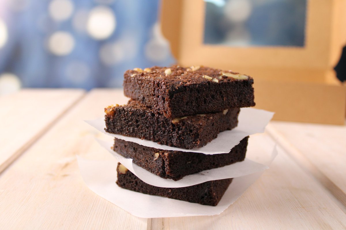 Deepika72705486's tweet photo. Classic Brownies..
#tagblendder #brownies #instafood #PhotoOfTheDay https://t.co/DNnXODlbU0