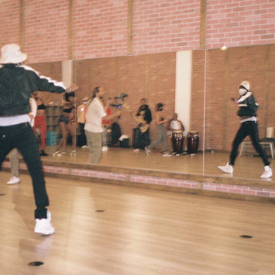 mybebeyrecords's tweet photo. MORE OF MARCHIN’ BTS 
by @ fangvr ✨ https://t.co/Lv7StaG5v7