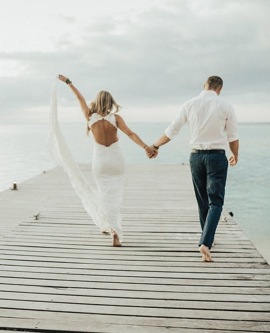 Graceloveslace's tweet photo. #GLLBride Alexandra on her elopement in Tahiti wearing our ALEXANDRA Gown. 
⁠⠀⁠⠀⁠⠀⁠⠀
Read it all on the real weddings blog now- https://t.co/VL4zK8Tvg6
⁠⠀⁠⠀⁠⠀
Photos by: @forloveandlight
⁠⠀⁠⠀⁠⠀
#GraceLovesLace https://t.co/9ubzvV5XQA