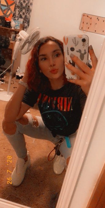 I dyed my hair for my birthday and it was the BEST decision I&rsquo;ve made this month😍😍 https://t.co/bmEY