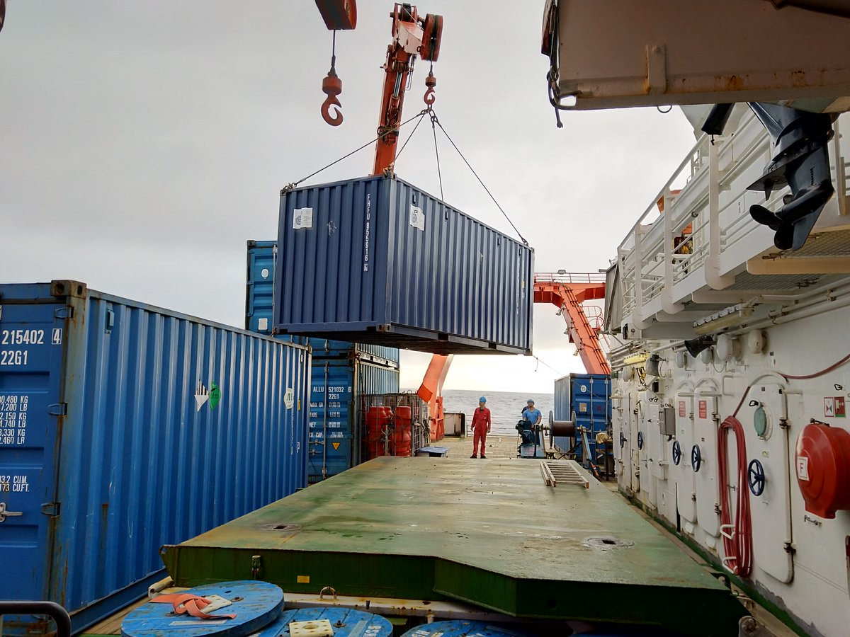Meteor_M164's tweet photo. Die Vorbereitungen für unsere Ankunft in Emden laufen auf Hochtouren. Die Container werden versetzt. Lasst das Packen beginnen.

📷 K. Wiegand

#FSMeteor #M164 #aufSee #Meeresforschung #Forschungsreise #Ozeanographie https://t.co/zvpqtHhe9i