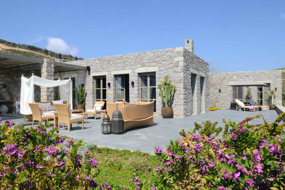 BeyondSpaces's tweet photo. Villa Odetta is a unique property in the island of Patmos. Cited in a large private landplot enjoys views of the sea and the island while privacy and tranquility is totally preserved. #Patmos #VisitGreece #Dodecanese #Greece #GreekVillas #Luxury #Villa #Family #LuxuryVilla https://t.co/NwMNUFNi93