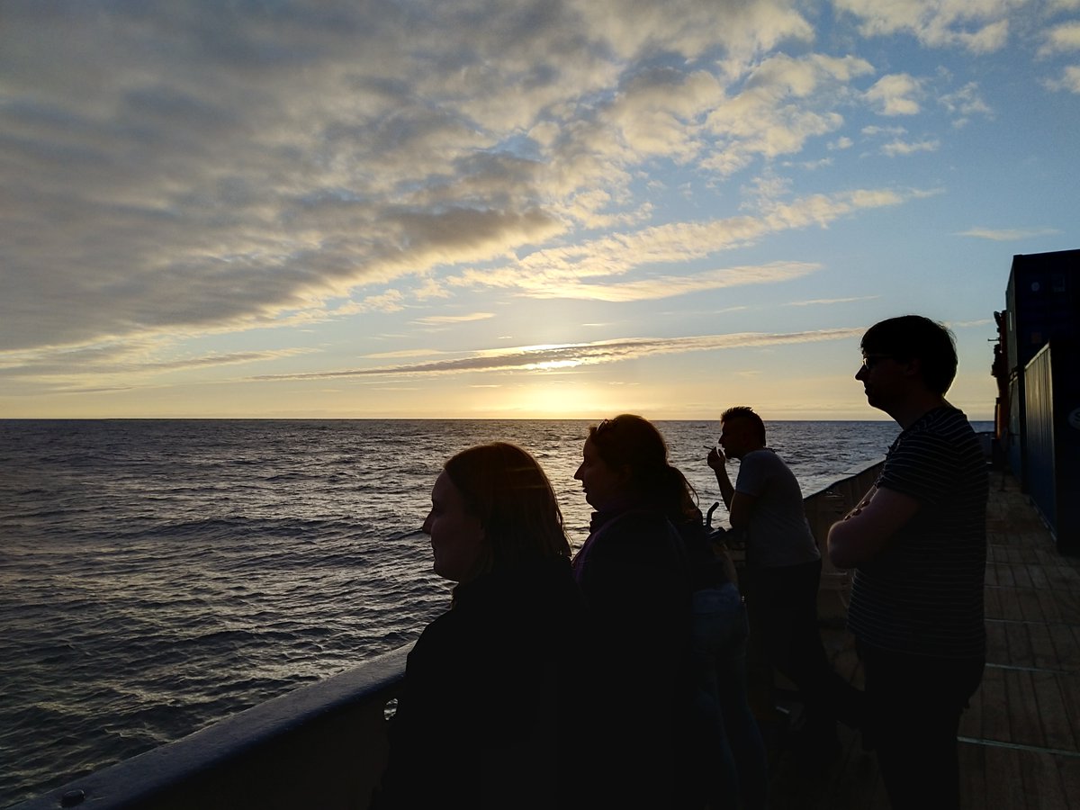 Meteor_M164's tweet photo. After a long working day we enjoy the view on a colorful sunset and a group of pilot whales next to the ship.

📷️S. Wett, K. Wiegand, M. Köllner, 

#RVMeteor #M164 #atsea #oceanresearch #researchcruise #oceanography https://t.co/FOWblQCLA8
