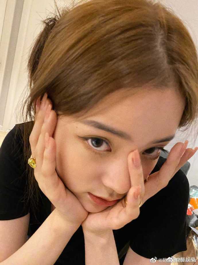 LareinaVietnam's tweet photo. Nanaouyang 
#Sefile
#Nanaouyang https://t.co/af4fpAwR4A