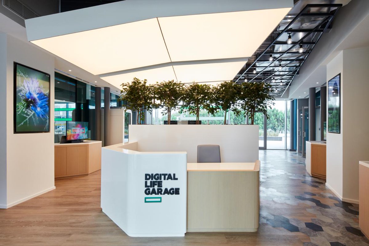 MaktoumMohammed's tweet image. شركة هيوليت باكارد العالمية تفتتح مركز ابتكارها الرئيسي العالمي (ديجيتال لايف كاراج) في دبي. سيضم المركز العديد من المخترعين والشركات التخصصية ورواد الأعمال والمؤسسات الحكومية ليكون مختبراً عالمياً رئيسياً للحياة الرقمية المستقبلية .. نرحب بهم في دبي مدينة المستقبل.