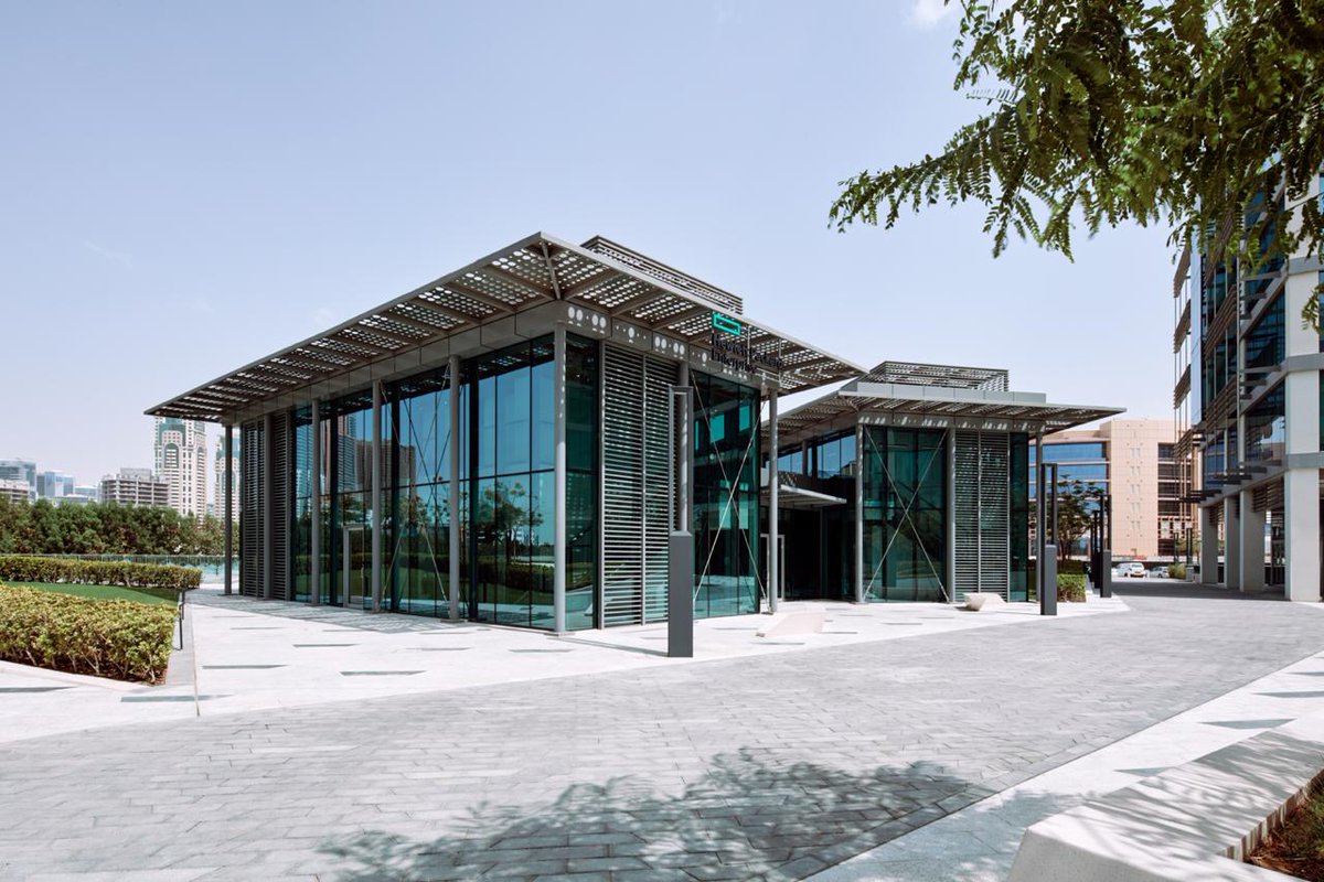 MaktoumMohammed's tweet image. شركة هيوليت باكارد العالمية تفتتح مركز ابتكارها الرئيسي العالمي (ديجيتال لايف كاراج) في دبي. سيضم المركز العديد من المخترعين والشركات التخصصية ورواد الأعمال والمؤسسات الحكومية ليكون مختبراً عالمياً رئيسياً للحياة الرقمية المستقبلية .. نرحب بهم في دبي مدينة المستقبل.