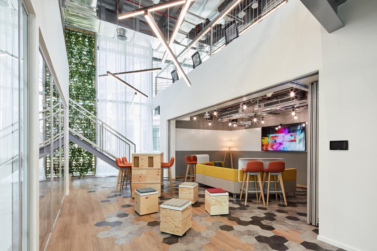 MaktoumMohammed's tweet image. شركة هيوليت باكارد العالمية تفتتح مركز ابتكارها الرئيسي العالمي (ديجيتال لايف كاراج) في دبي. سيضم المركز العديد من المخترعين والشركات التخصصية ورواد الأعمال والمؤسسات الحكومية ليكون مختبراً عالمياً رئيسياً للحياة الرقمية المستقبلية .. نرحب بهم في دبي مدينة المستقبل.