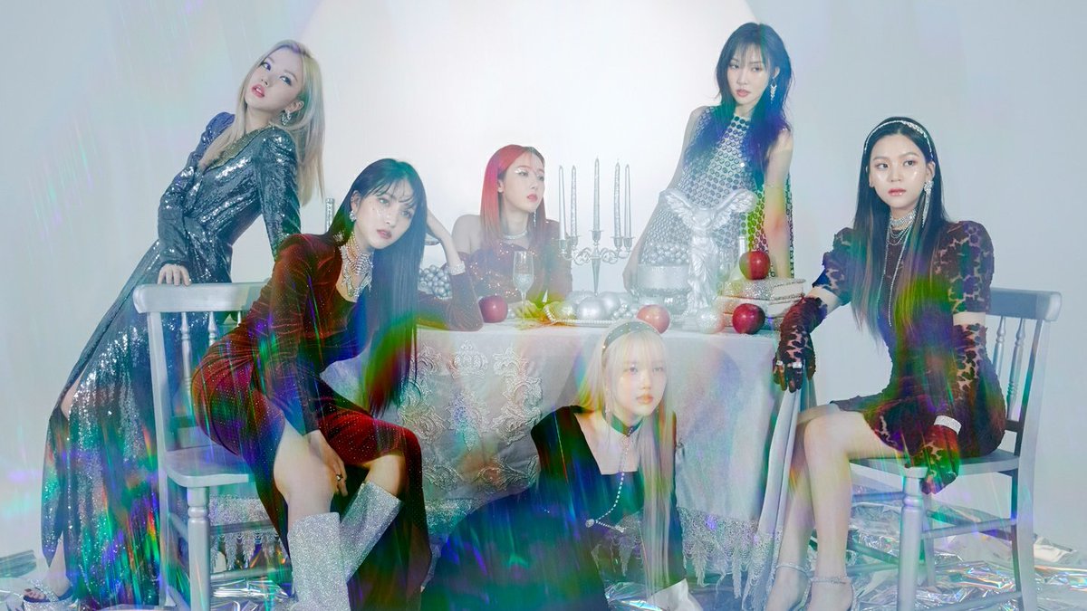 sinbewitched's tweet photo. Tearfully saying goodbye to Apple era that gives us the best outfits, aesthetic stage performances, and introduces us to new forms of music. gonna miss that a lot. thank you @GFRDofficial for everything.💖 #GoodJobGFRIEND https://t.co/YLoKfsfJwD