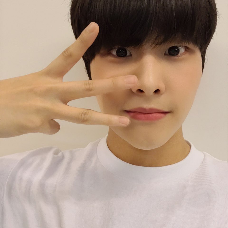 sunghyenman's tweet photo. L O V E 💟 사랑해요

#홍성현 #성현 #kpop #hongsunghyen #sunghyen #sunghyun #shooterx #슈터엑스 #pluswin #klovers #pdx101 #프로듀스X101 #잘생긴 #ulzzang #사랑해요 #존잘남 #korean #newbies #rookies #하트뿅 https://t.co/Y2WvMwx6Lt