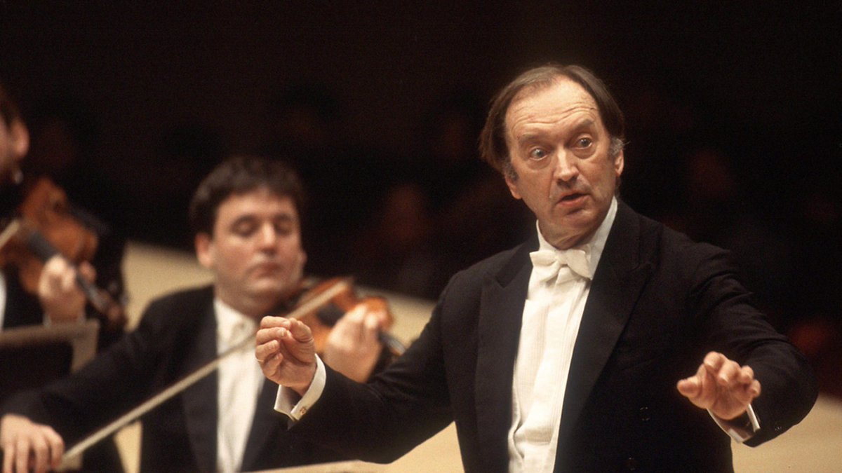 Travel back 22 years for this deeply involving 1998  @BBCProms performance of Beethoven's Missa Solemnis from Nikolous Harnoncourt with the Chamber Orchestra of Europe, Arnold Schoenberg Choir and extraordinary soloists. It's on  @BBCSounds  https://www.bbc.co.uk/programmes/m000l1yp #PromsThread8/