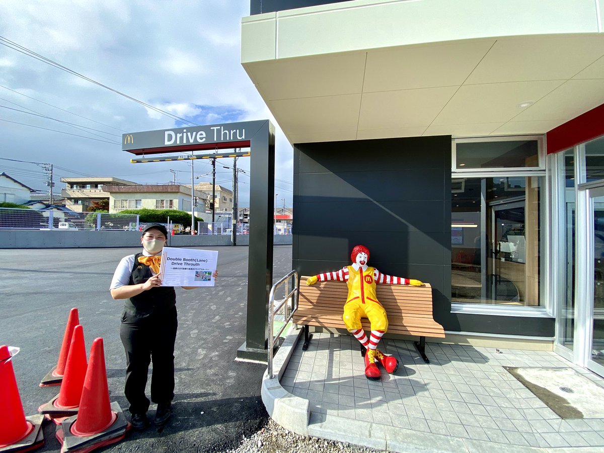 takumixp's tweet photo. 日本一モダンな海の家「マクドナルド三浦海岸店」内覧体験会に招待頂きました。いよいよ7月31日にリニューアルオープンします！マクドナルド三浦海岸店は、昨年の台風15号で大きな被害を受け、また築35年以上ということもあり、全面建て替えをしました。最新設備を揃えた国内最新最強店舗！#三浦海岸 https://t.co/y1rgGQZIlo