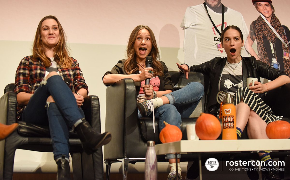 RosterCon's tweet photo. 🥳 On fête le retour de #WynonnaEarp avec plus de 50 nouvelles photos des panels de la #OSAB et de la #FTLOF.
➡️ https://t.co/vZtUDc0Dll https://t.co/8CZifNo0tY