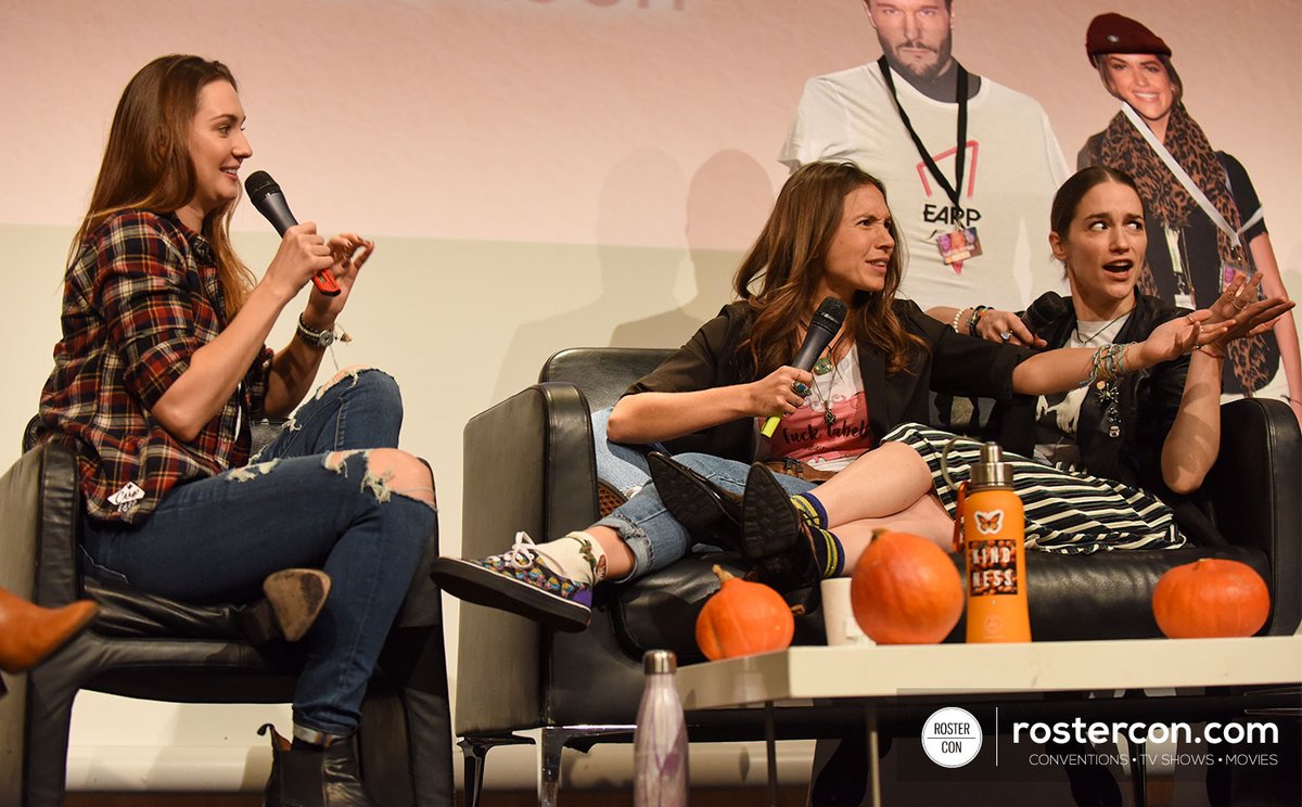 RosterCon's tweet photo. 🥳 On fête le retour de #WynonnaEarp avec plus de 50 nouvelles photos des panels de la #OSAB et de la #FTLOF.
➡️ https://t.co/vZtUDc0Dll https://t.co/8CZifNo0tY