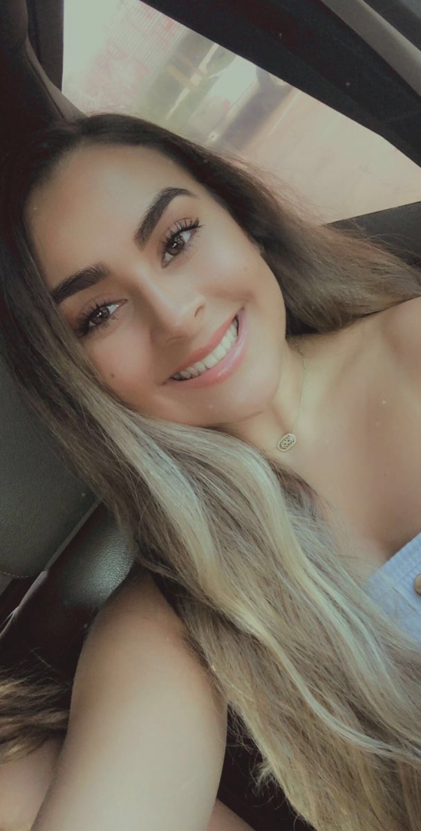 CastilloAlanyss's tweet photo. Car selfies>>> https://t.co/qmOBb85Ech