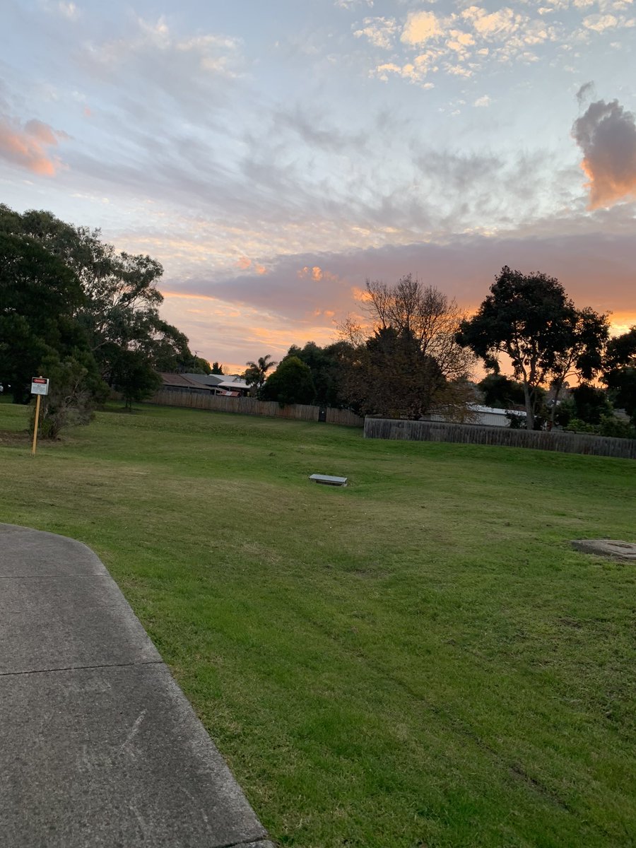 trisha_ililo's tweet photo. Why I love evening walks..the skies #winterskies https://t.co/7X6JKUHuVk