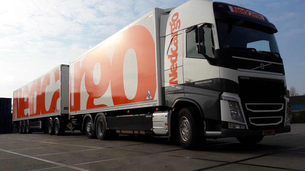 Nedcargo's tweet photo. LEKKER ZOMERS PLAATJE #Vrachtwagen #teamnedcargo #ECOCOMBI #levensmiddelen #voetbsl #lustrum #logistiek #BENELUX https://t.co/EAuOwZG5o0