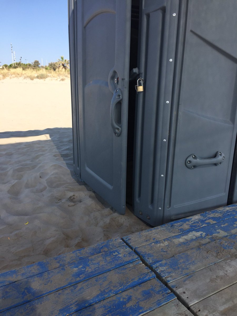 avvtrinidad's tweet photo. Y estos son los “baños accesibles” de la playa de la zona del planetario, sin palabras juzguen ustedes mismos https://t.co/ctr6ZNzkHN