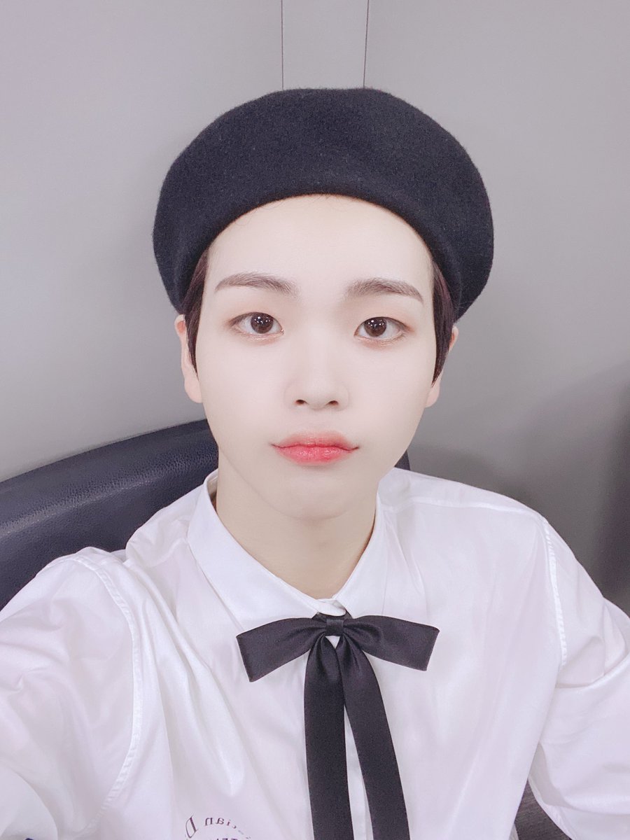 CRAVITY_twt's tweet photo. 어제 #드림콘서트 어떠셨나요??ㅎ
모든 분들이 저희를 보고 꿈과 희망을 가졌으면 좋겠어요
오늘 하는 스페셜 무대도 많은 기대 부탁드려요!🥰

#크래비티 #2020드림콘서트 #손과_손이_연결된_순간 #형준 https://t.co/elQS6U531p