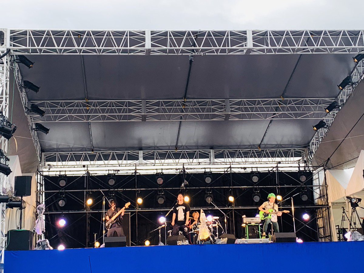 dil_route2's tweet photo. Drive in LIVE ROUTE~2~
7/26 Sun.  RED in BLUE
出演ありがとうございました!!

#ドライブインライブ 
#広島 
#redinblue https://t.co/qVpslUoj6W