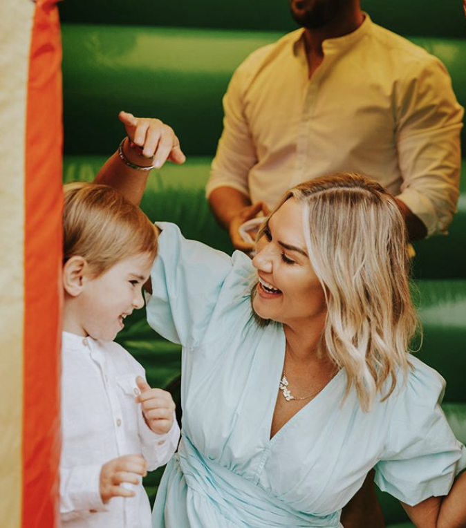 .<a href="/GregorErin/">erin mc gregor</a> pays tribute to son Harry - as she celebrates his 4th birthday with outdoor party
goss.ie/featured/erin-…