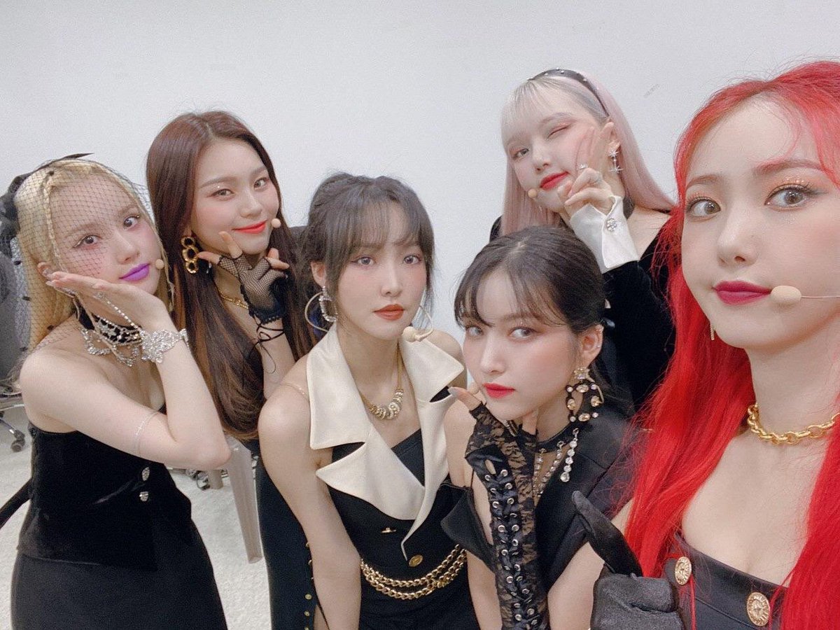 ShawingSwag's tweet photo. Great job @GFRDofficial!! 🍎 You all did well~❤️ thank you also to @SOURCEMUSIC!!
#GoodJobGFRIEND https://t.co/JskMo1jPLA