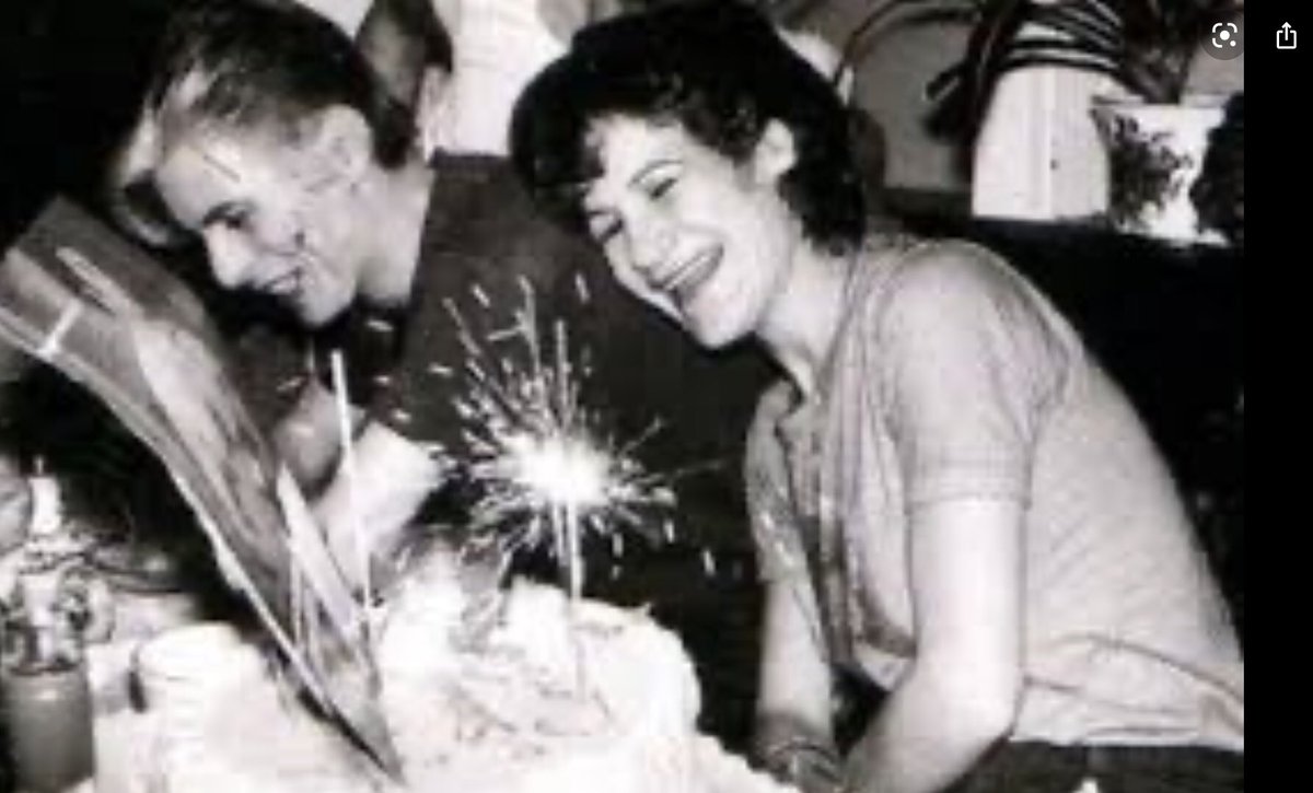 enricoruggeri's tweet photo. Molti addetti ai lavori la definiscono “la Coco Schwab italiana”.
La cosa mi fa piacere, anche per la proprietà transitiva.
Buon compleanno @StefaniaAlati https://t.co/YuIiLeolze