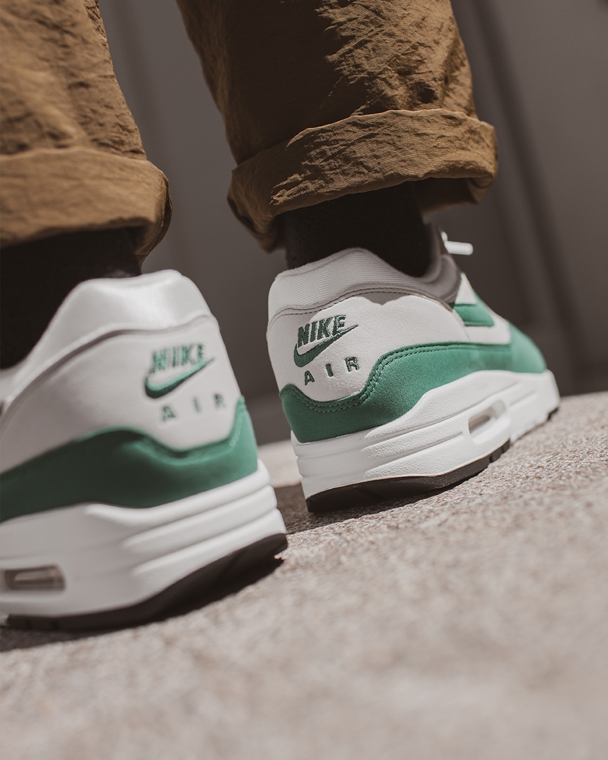 air max 1 evergreen on feet