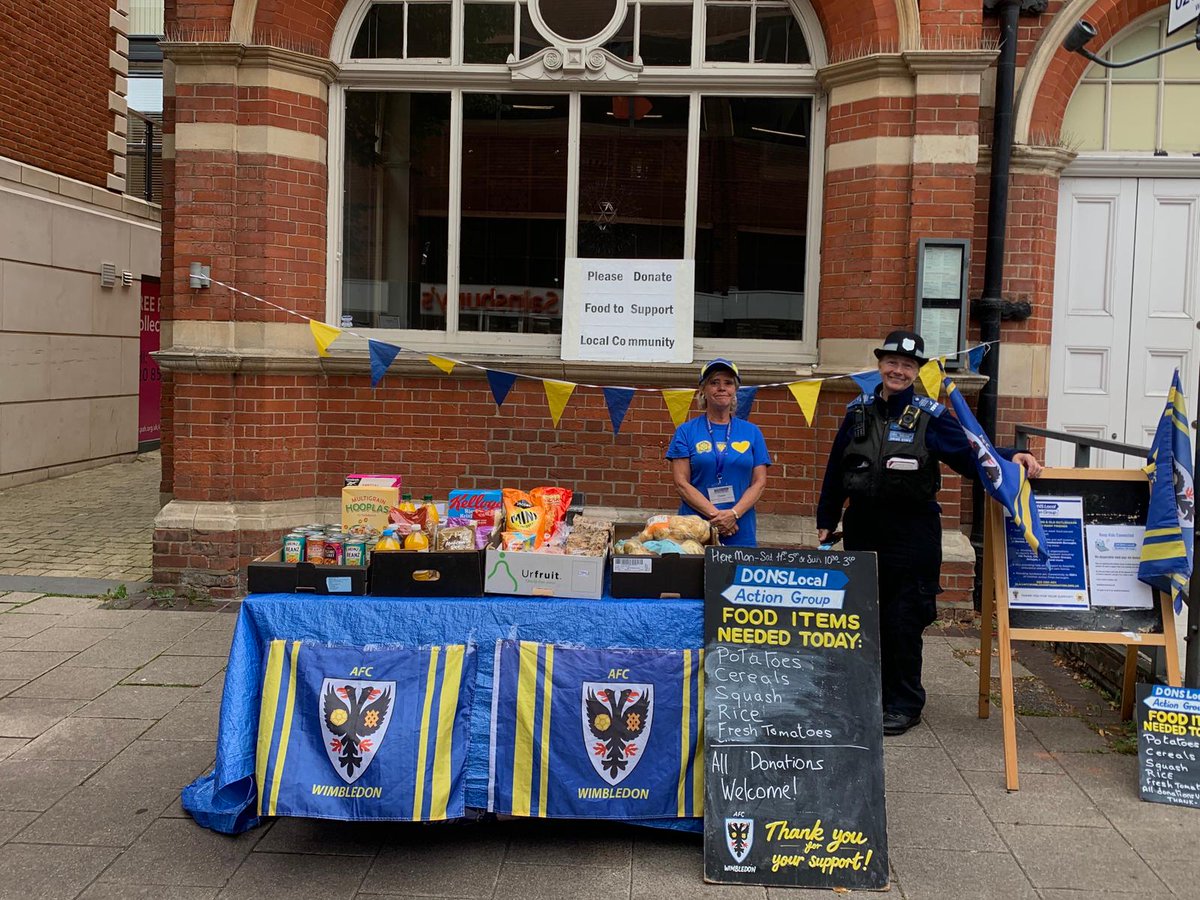 DonsLocalAction's tweet photo. All across SW London, our dedicated volunteers are setting up for another day helping the community with DLAG!
We always need extra hands at the weekends - if you could spare 3 hours to help, even just once, please get in touch!
DLAGvolunteer@afcwimbledonfoundation.org.uk
ππ https://t.co/7AnQhhHhWo