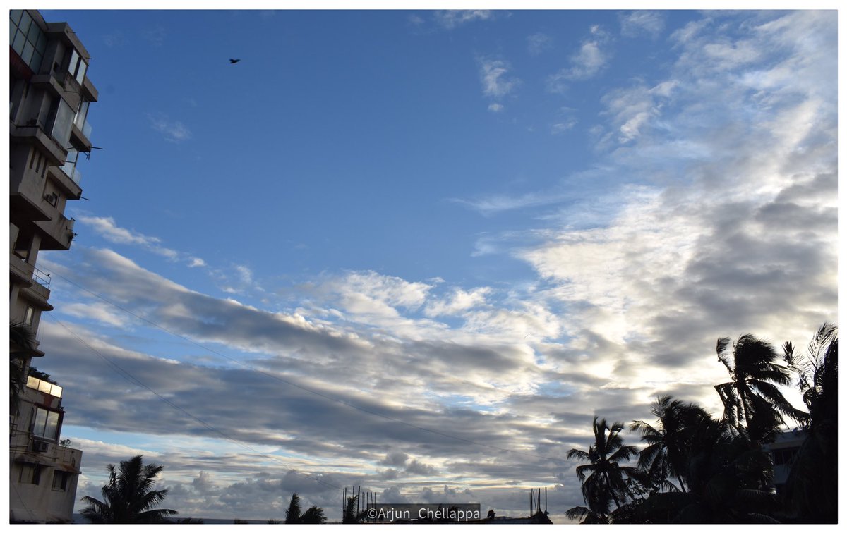 ArjunChellappa's tweet photo. #mumbailockdown2020
#fightagainstcovid19  #beunited #HumHaarNahiMaanenge #passionaboutphotography #iphonecapture &amp; #nikoncapture #photographylover #skyphotography 
#indianphotography #mumbaikar #clouds #eveningcapture #sunsetview🌅 #followgovernmentguidlines #staysafe #stayhome https://t.co/h2DHeckQ9L