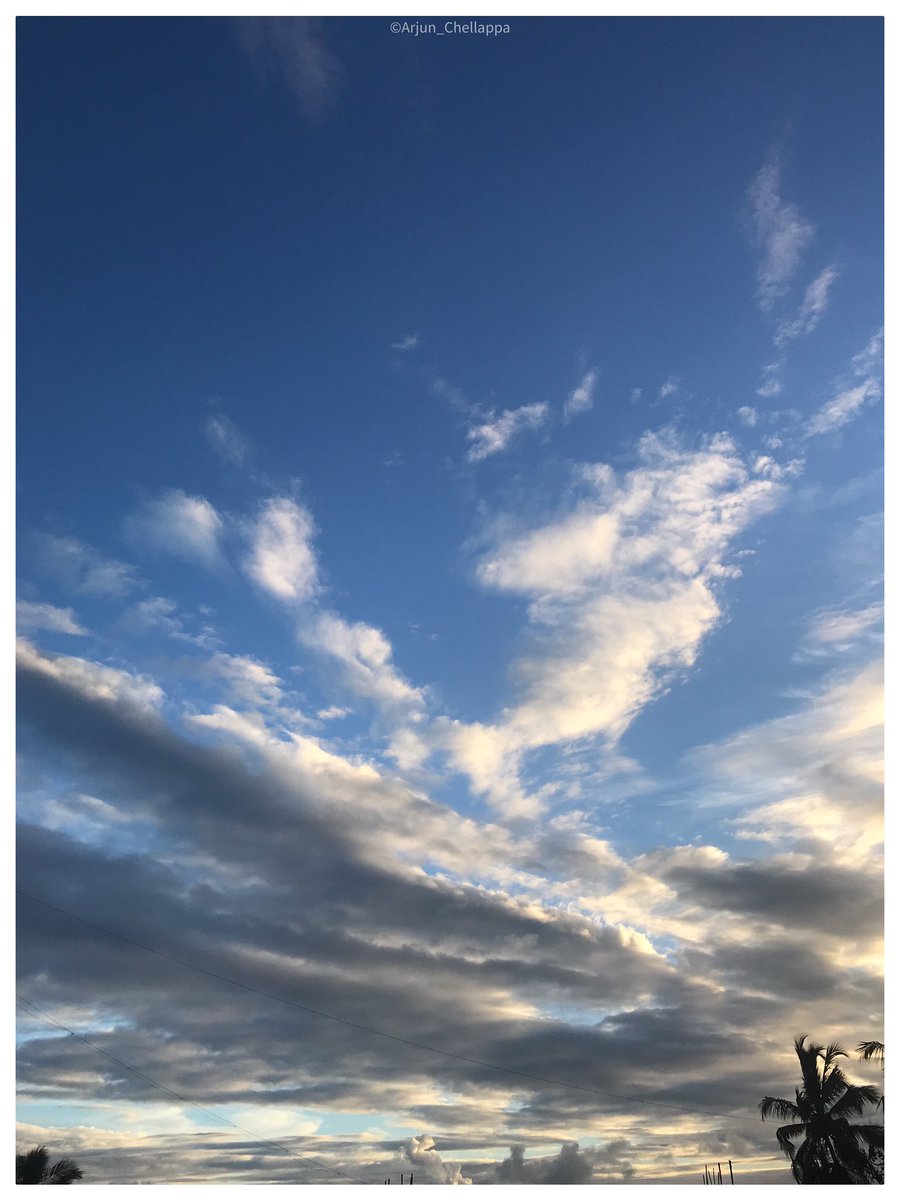 ArjunChellappa's tweet photo. #mumbailockdown2020
#fightagainstcovid19  #beunited #HumHaarNahiMaanenge #passionaboutphotography #iphonecapture &amp; #nikoncapture #photographylover #skyphotography 
#indianphotography #mumbaikar #clouds #eveningcapture #sunsetview🌅 #followgovernmentguidlines #staysafe #stayhome https://t.co/h2DHeckQ9L