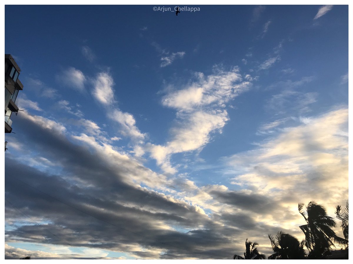 ArjunChellappa's tweet photo. #mumbailockdown2020
#fightagainstcovid19  #beunited #HumHaarNahiMaanenge #passionaboutphotography #iphonecapture &amp; #nikoncapture #photographylover #skyphotography 
#indianphotography #mumbaikar #clouds #eveningcapture #sunsetview🌅 #followgovernmentguidlines #staysafe #stayhome https://t.co/h2DHeckQ9L
