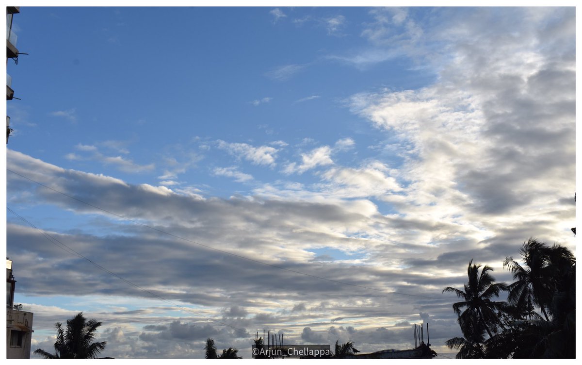ArjunChellappa's tweet photo. #mumbailockdown2020
#fightagainstcovid19  #beunited #HumHaarNahiMaanenge #passionaboutphotography #iphonecapture &amp; #nikoncapture #photographylover #skyphotography 
#indianphotography #mumbaikar #clouds #eveningcapture #sunsetview🌅 #followgovernmentguidlines #staysafe #stayhome https://t.co/h2DHeckQ9L