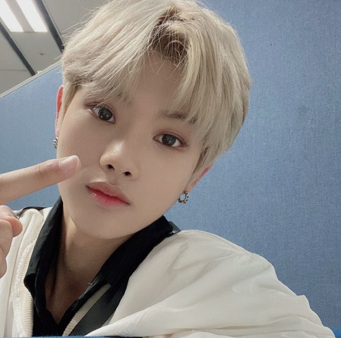 Grrrr grrrr give me attention I'm very scary(ू˃̣̣̣̣̣̣︿˂̣̣̣̣̣̣ ू) #krp #kpoprp