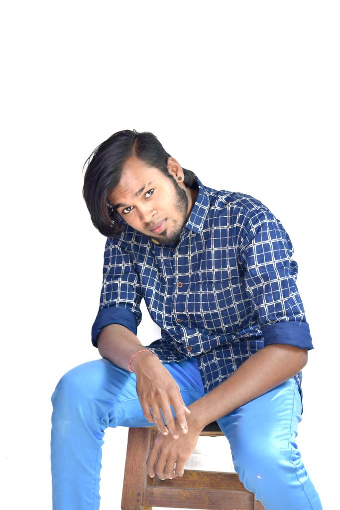 fs_krishna's tweet photo. Style is a way to say
Who you are without
Having to speak...🔥💓💖
#LikeForLikes #follobackforfolloback #erode #models https://t.co/HE55CF4Ewg