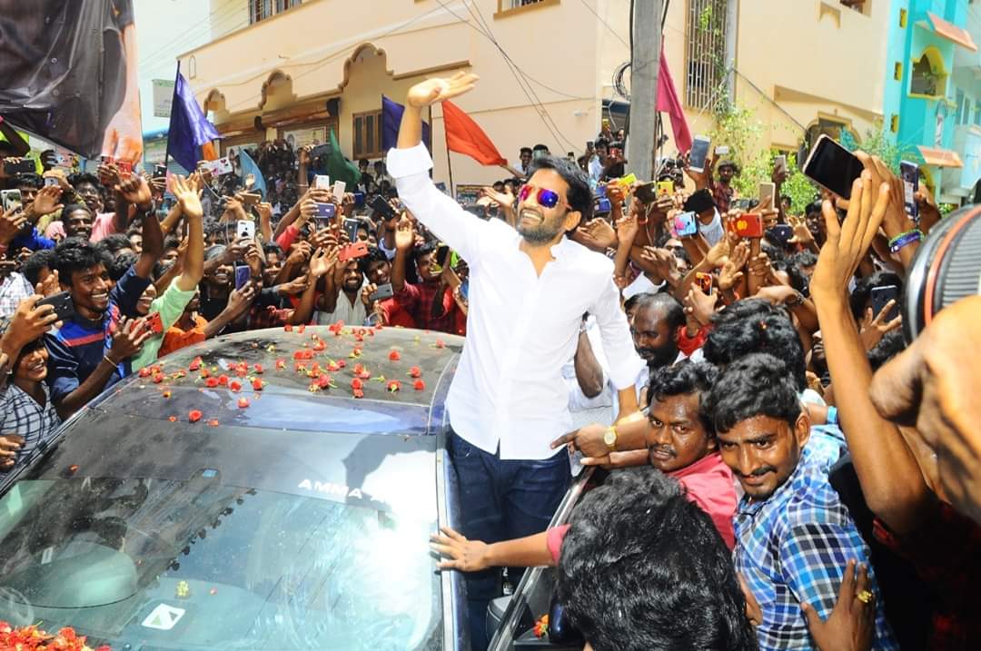 iamsrvvignesh's tweet photo. On Last Year Tags for A1Movie
#A1PressMeet- 3k Tweets
#A1FirstLook - 2k Tweets
#A1Teaser-2.5k Tweets
#A1FromToday - 1.5K Tweets
Athu apo ☝️

From Today  1year celebrationTag  
#1YearsOfKalakkalHitA1 -50K+ Tweets 🔥
Just one year Fan base increase on Twitter..
@iamsanthanam Fans💪 https://t.co/IyJyLd8kIZ