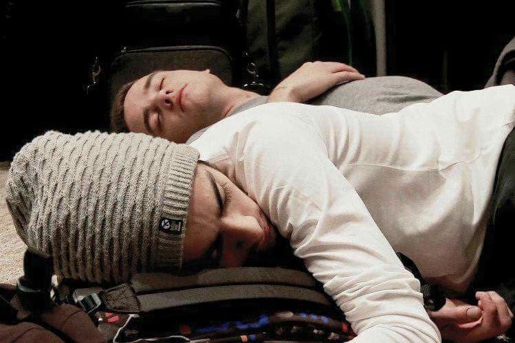 that day, liam was initially sleeping on something (a couch or chairs honestly i don’t remember) but he went on the floor to sleep next to zayn.