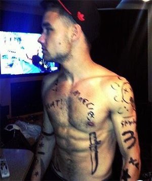 they got drunk together and zayn drew all over liam’s body
