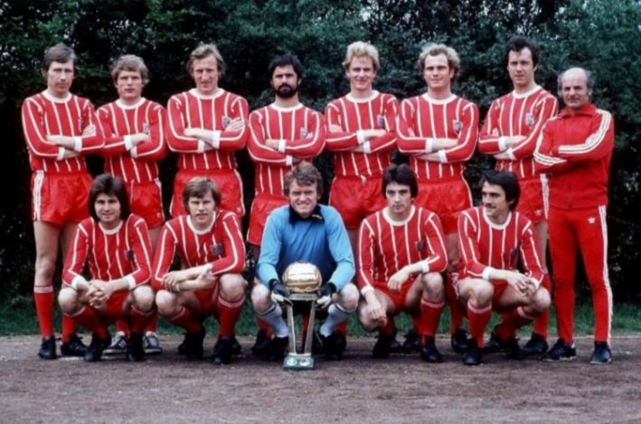 The next season he won his last trophy with Bayern, the Intercontinental Cup against Cruzeiro.