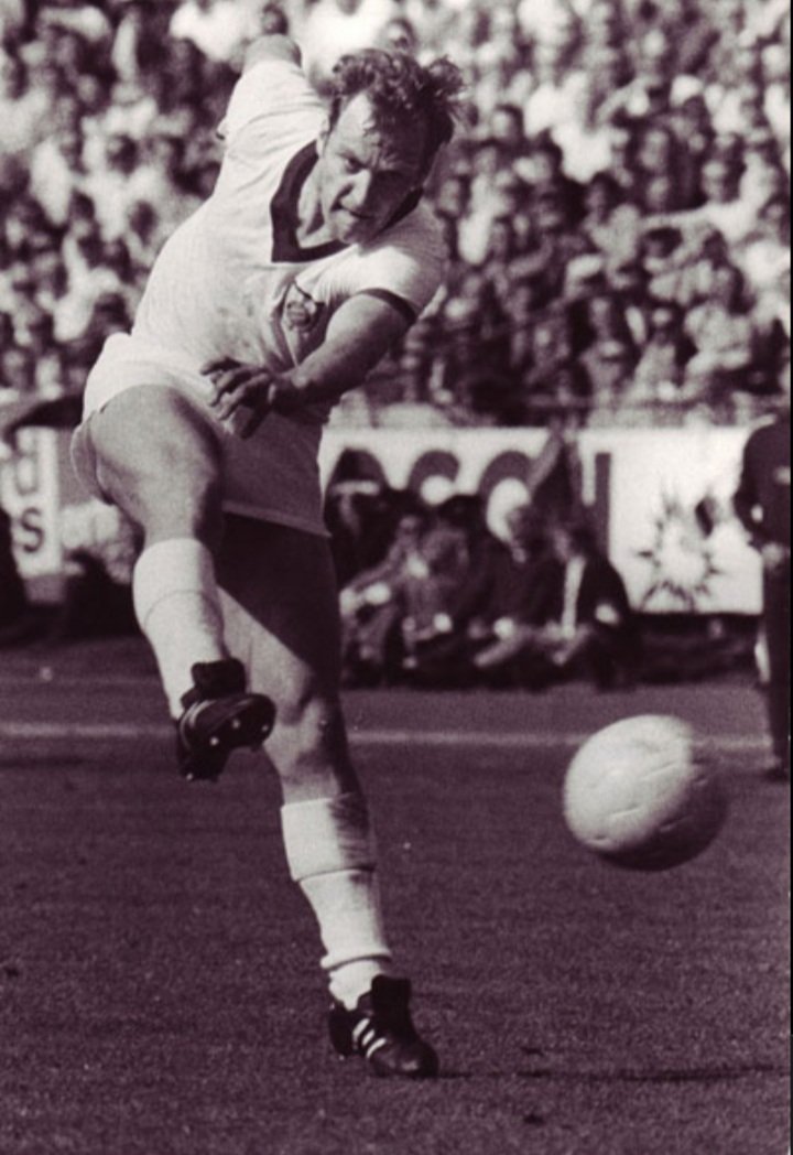 He left the Bavarian capital in 1978. He spent a year in Salzburg and later played for Sandhausen and Mindelheim. He retired in 1985.