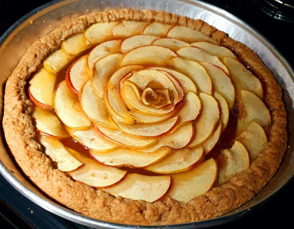 Nerfs11's tweet photo. fui fazer uma torta e saiu uma merda eu to muito puta https://t.co/Rfy5EkuzOD